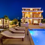 In Pola A With Swimming Pool * Polaca
