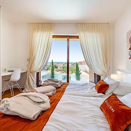 In Pola A With Swimming Pool *