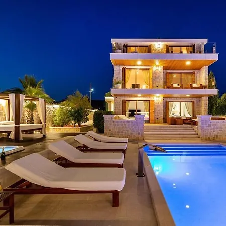 In Pola A With Swimming Pool * Polaca