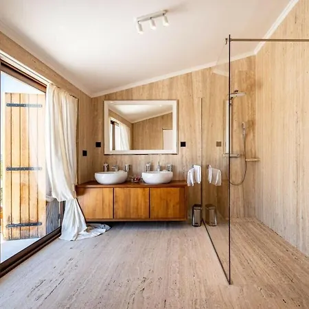 In Pola A With Swimming Pool * Polaca