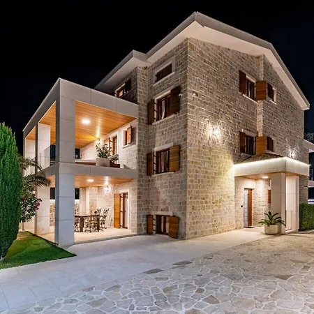 In Pola A With Swimming Pool * Polaca