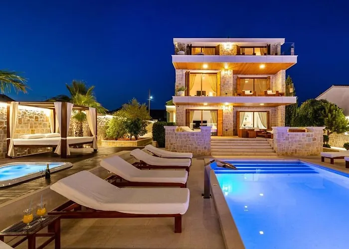 In Pola A With Swimming Pool * Polaca
